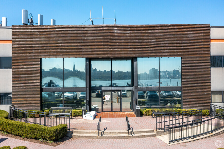 725 River Rd, Edgewater, NJ for rent - Building Photo - Image 2 of 6