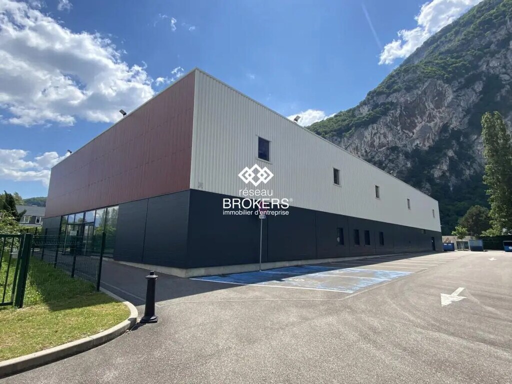 Vente Local d'activités 2 358 m² - Photo 1