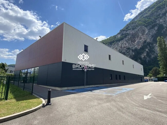 Vente Local d'activités 2 358 m²