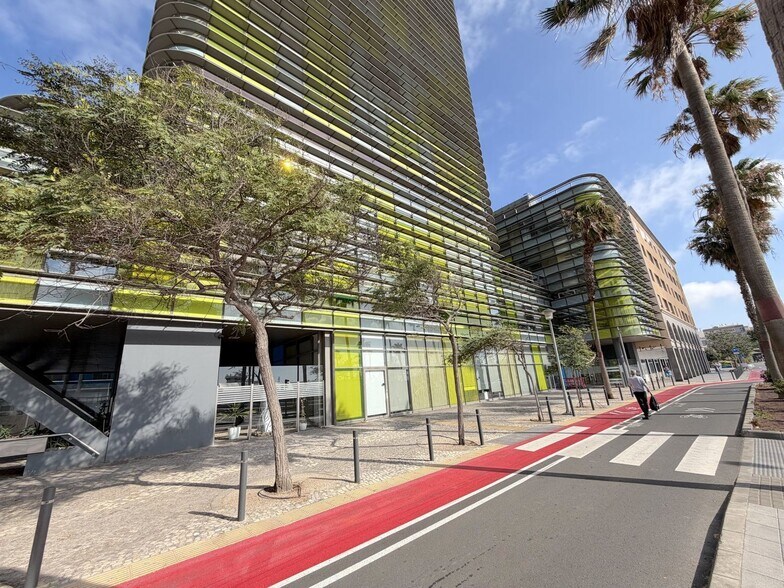 Calle Albareda, 40, Las Palmas de Gran Canaria, Las Palmas to rent - Building Photo - Image 2 of 25
