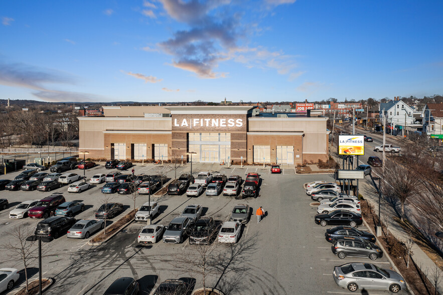 615 Pawtucket Ave, Pawtucket, RI for sale - Building Photo - Image 1 of 1