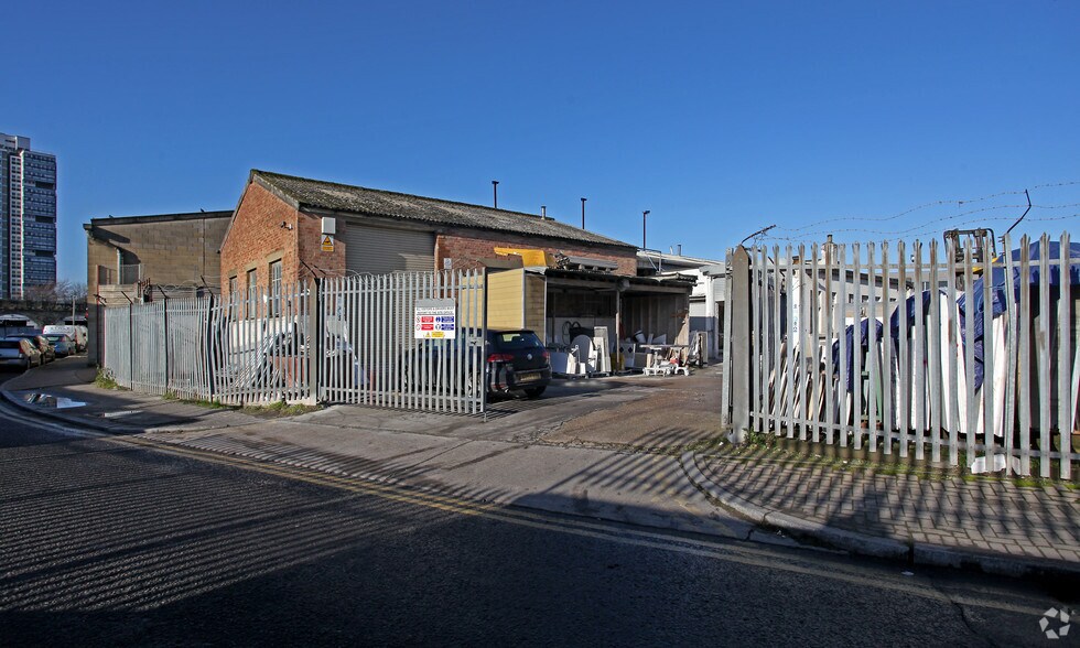 33 Pensbury Pl, London to rent - Primary Photo - Image 1 of 2