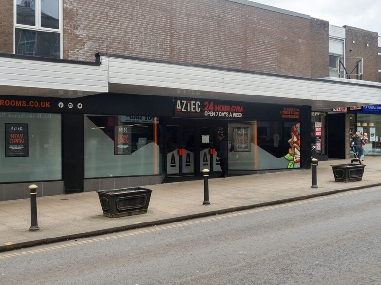 2-12 Bank St, Melksham to rent - Building Photo - Image 2 of 3