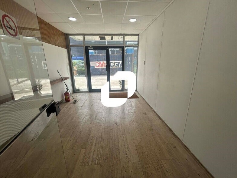 Industrial in Domont to rent - Lobby - Image 2 of 15