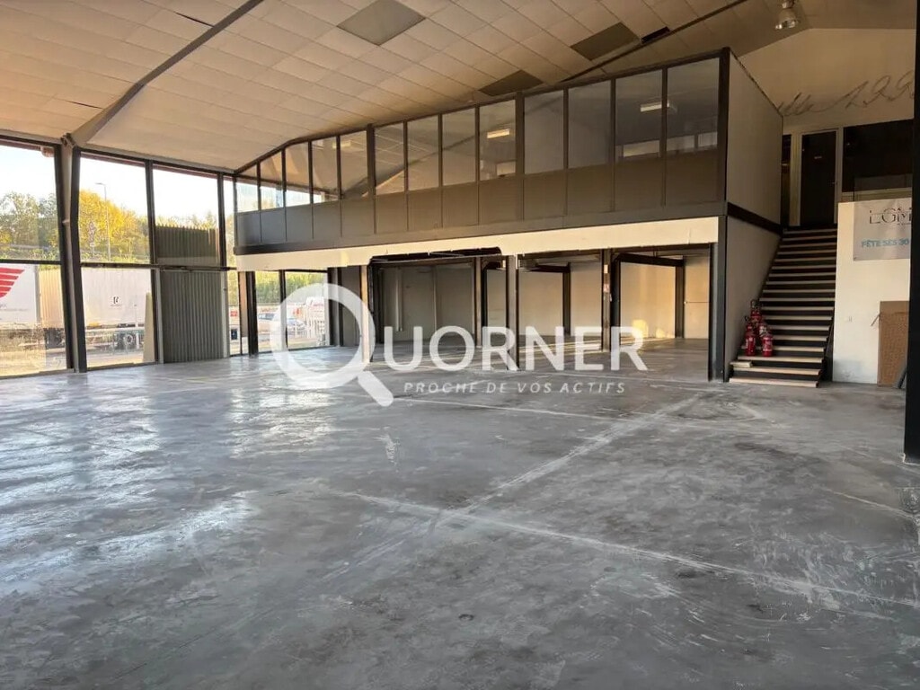 Location Commerce 750 m² - Photo 1