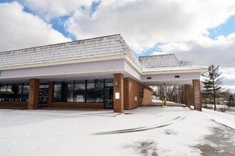 8389 Mayfield Rd, Chesterland, OH for rent Building Photo- Image 1 of 7