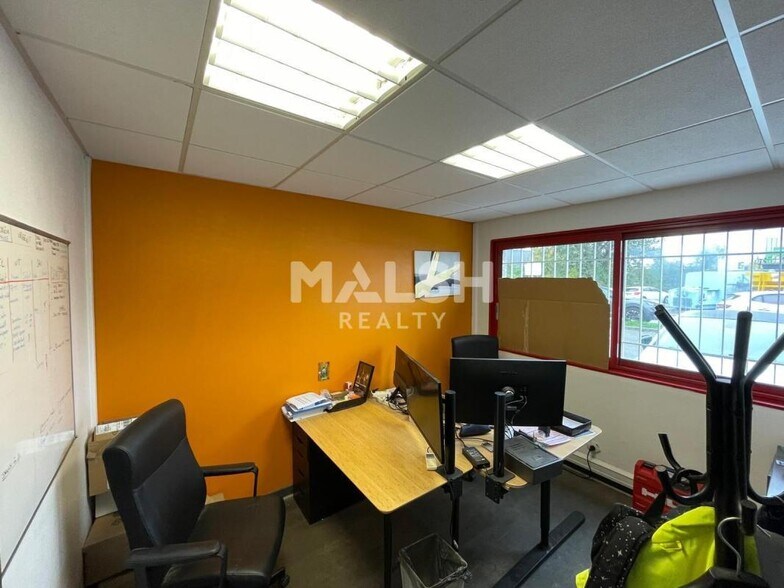 Light Industrial in Chassieu to rent - Interior Photo - Image 3 of 7