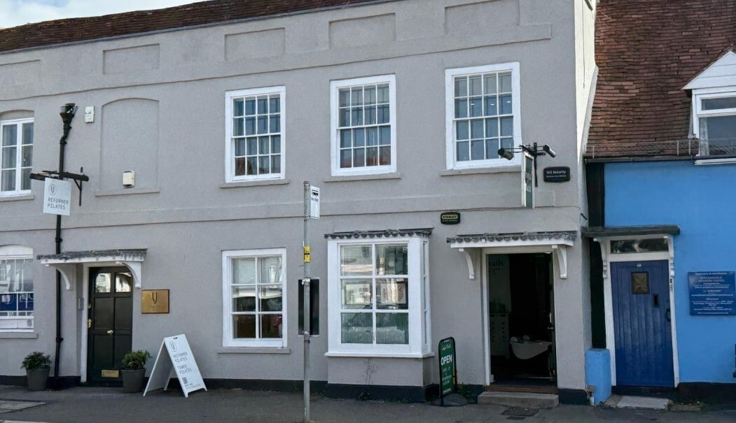 20 Aylesbury End, Beaconsfield to rent Building Photo- Image 1 of 4