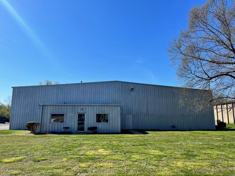 2700 Warehouse Rd, Owensboro, KY for sale - Building Photo - Image 1 of 1