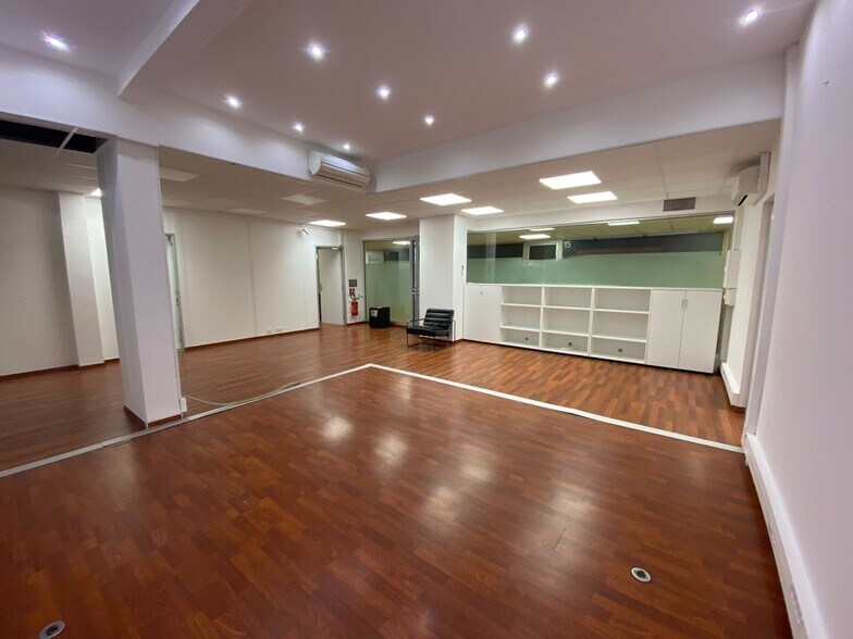 Build-to-Rent in Marseille for sale - Interior Photo - Image 2 of 9
