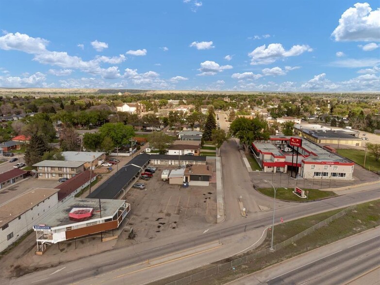 776 8 St SW, Medicine Hat, AB for sale - Building Photo - Image 2 of 4