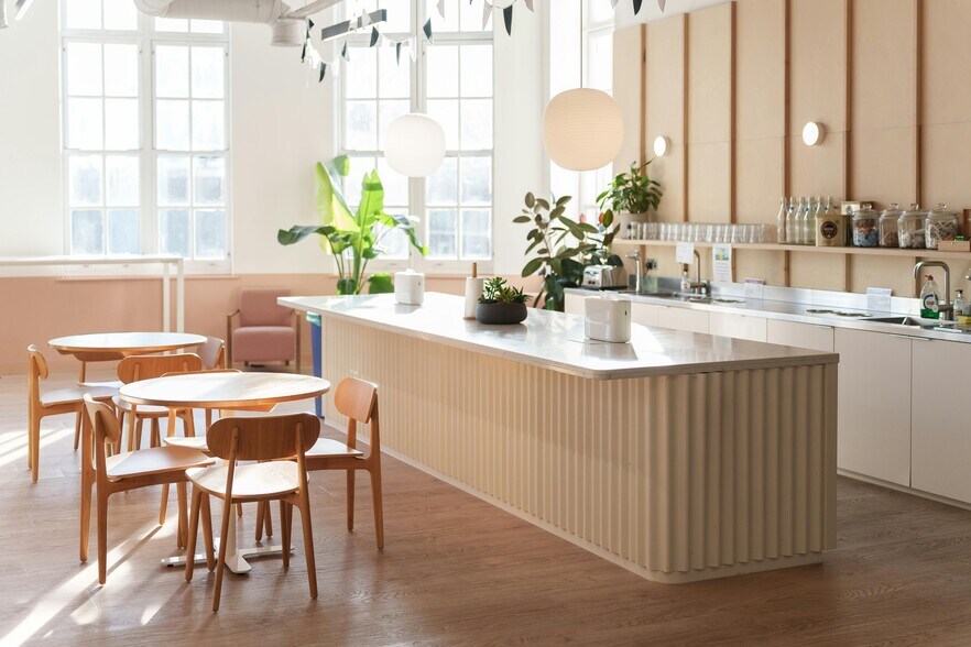 Old St, London to rent - Interior Photo - Image 2 of 11