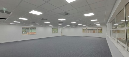 Forsyth Rd, Woking to rent Interior Photo- Image 2 of 5