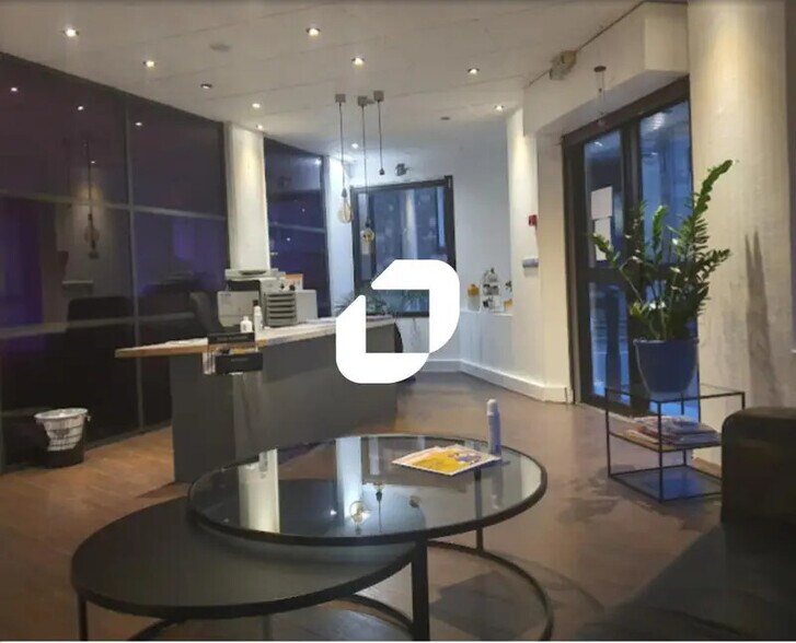 40 Rue De La Convention, Le Kremlin-Bicêtre to rent - Lobby - Image 3 of 5