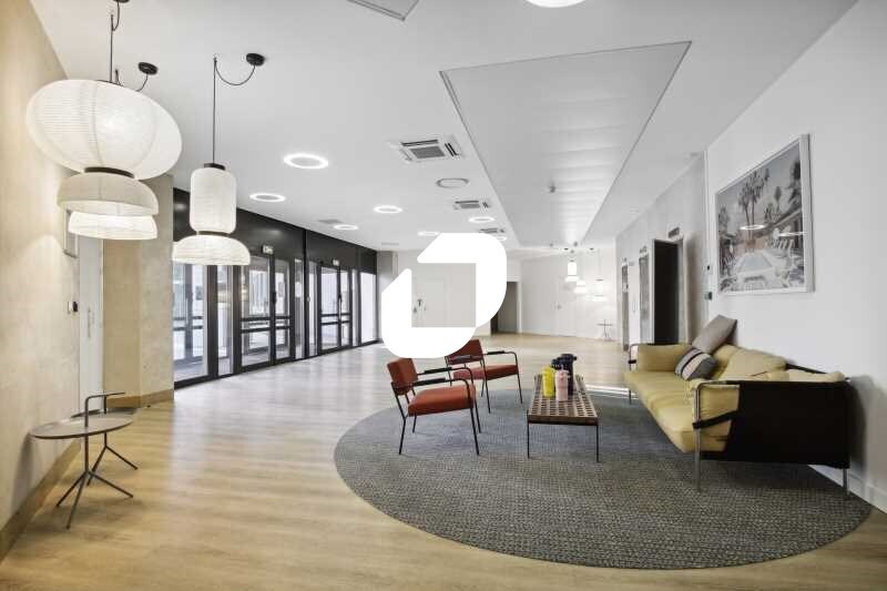 Office in Suresnes to rent - Lobby - Image 3 of 11
