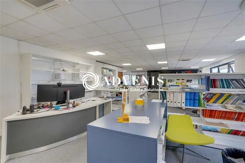 Office in Champs-sur-Marne to rent Interior Photo- Image 1 of 11