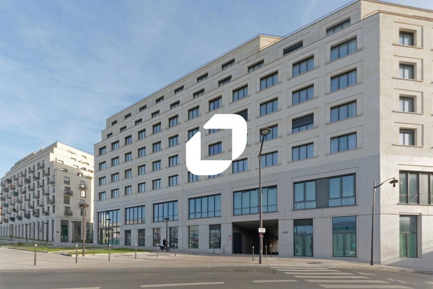 Light Industrial in Paris to rent - Building Photo - Image 2 of 13