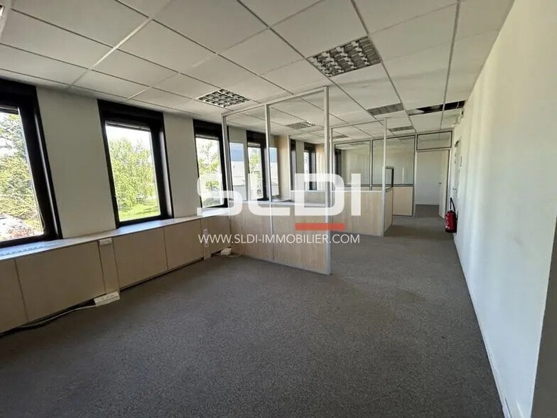 Route Du Paisy, Dardilly to rent - Interior Photo - Image 3 of 13
