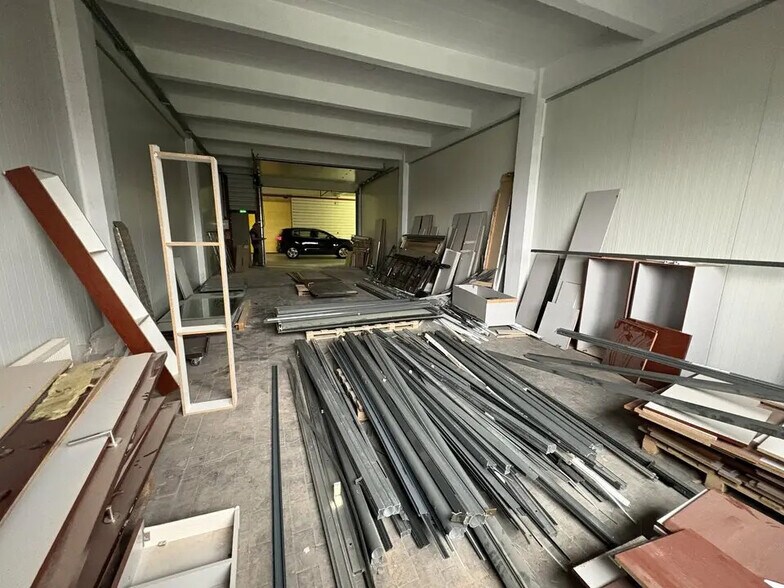 Light Industrial in Lormont to rent - Interior Photo - Image 3 of 6