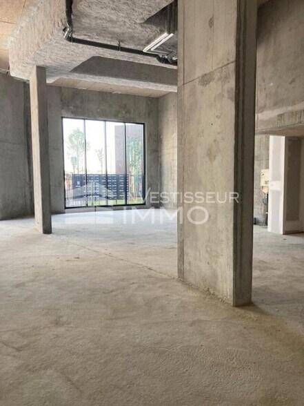 Retail in Bagneux to rent - Interior Photo - Image 3 of 4