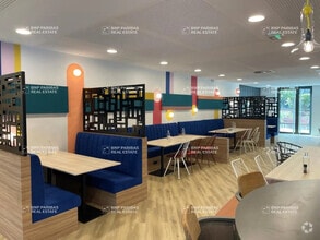Office in Lyon to rent Interior Photo- Image 1 of 12