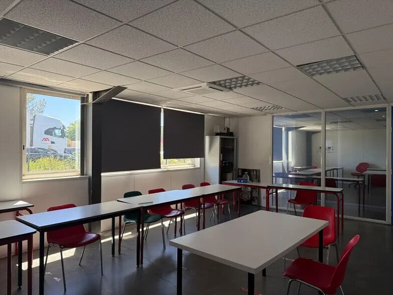 Light Industrial in Mérignac to rent - Interior Photo - Image 3 of 4