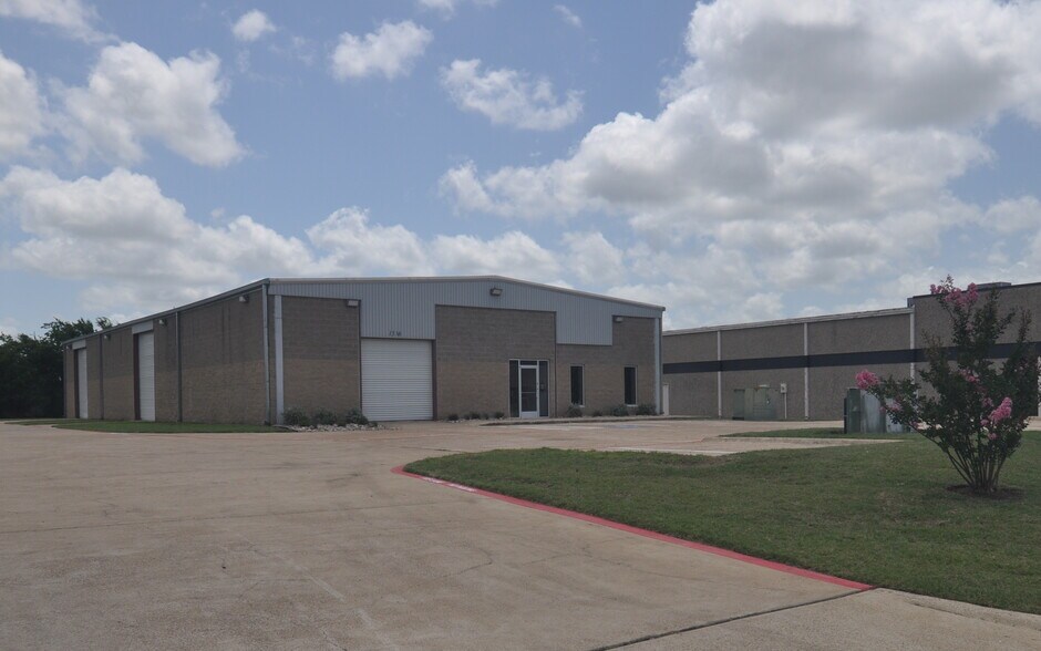 1516 Falcon Dr, DeSoto, TX for sale - Building Photo - Image 1 of 1