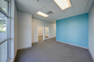 8320 Northwoods Dr, Lincoln, NE for rent Building Photo- Image 1 of 2