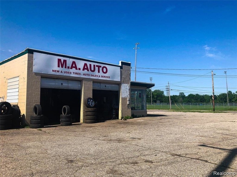 4043 N Dort Hwy, Flint, MI for sale - Building Photo - Image 1 of 1