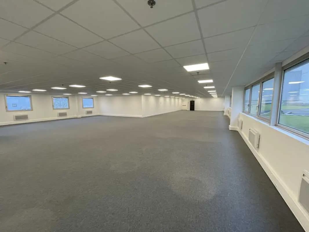 Office in Croissy-Beaubourg to rent Interior Photo- Image 1 of 1