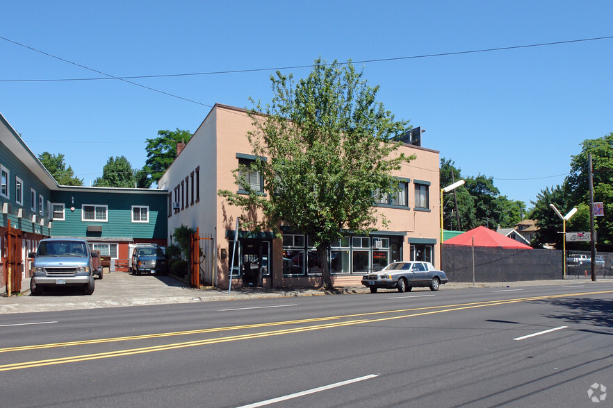 3331 NE Sandy Blvd, Portland, OR for sale - Building Photo - Image 2 of 5