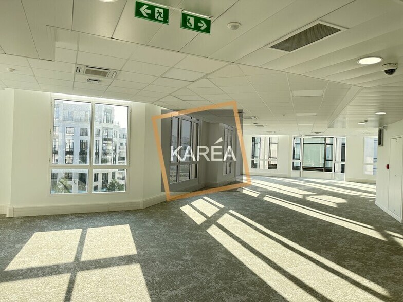 Office in Chessy to rent - Interior Photo - Image 1 of 10
