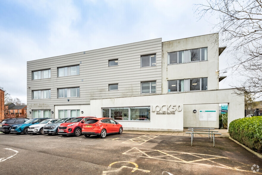 Oldham Rd, Rochdale to rent - Primary Photo - Image 1 of 2