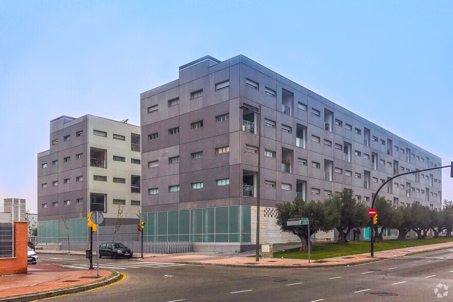 Avenida de los Planetas, 2, Parla, Madrid to rent - Building Photo - Image 2 of 2