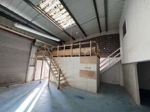 Heron Rd, Exeter to rent Interior Photo- Image 2 of 11