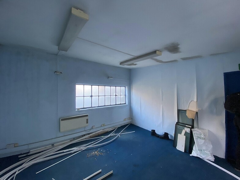 Saltram Crescent, London to rent - Building Photo - Image 2 of 6