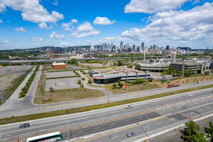 1555 Rue Carrie-Derick, Montréal, QC for rent - Aerial - Image 2 of 3