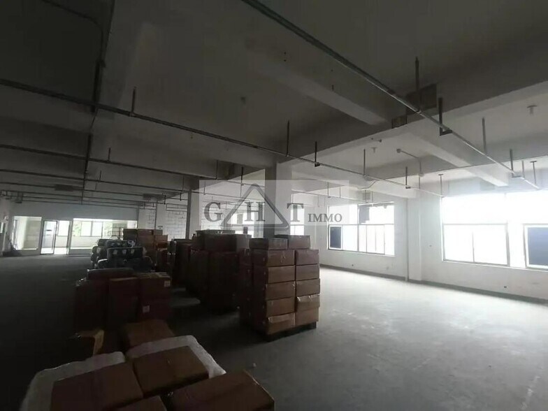 Industrial in Pierrelaye for sale - Interior Photo - Image 1 of 2