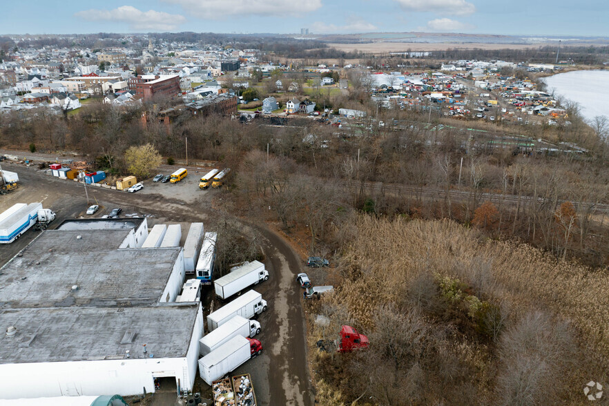 113-114 Whitehead Ave, South River, NJ for rent - Building Photo - Image 3 of 11