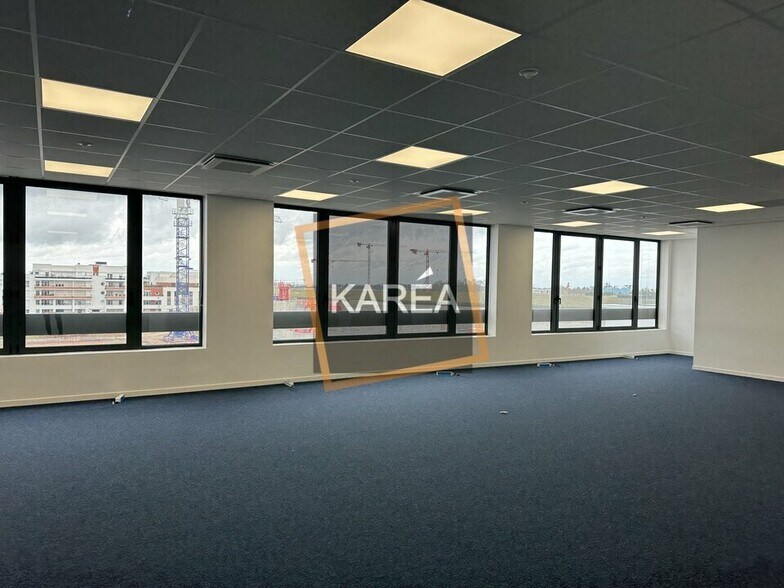 Office in Chessy to rent - Interior Photo - Image 1 of 5