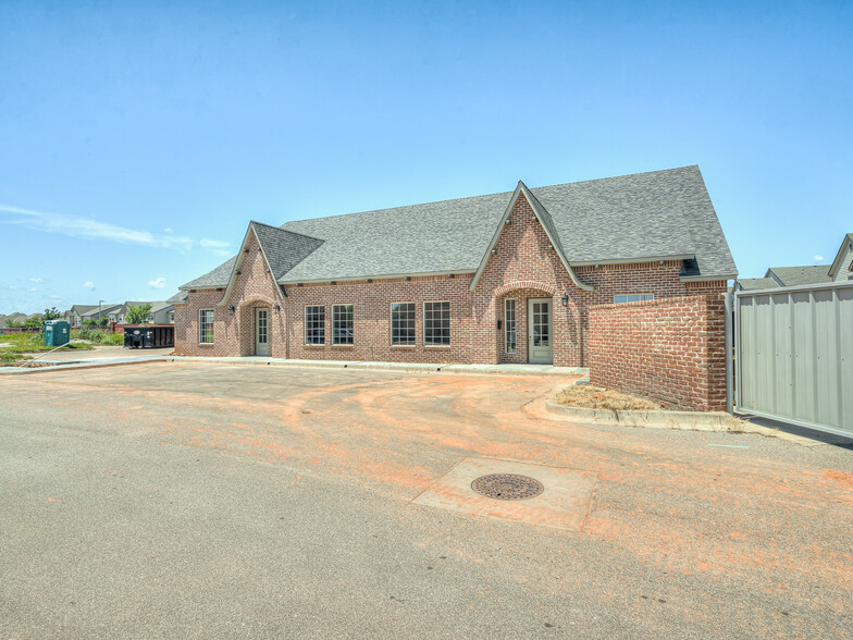 2260 NW 36th Ave, Norman, OK for rent - Building Photo - Image 3 of 75