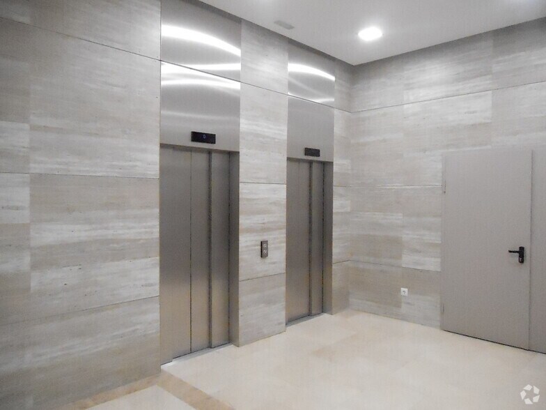 Office in Madrid, Madrid to rent - Building Photo - Image 1 of 11