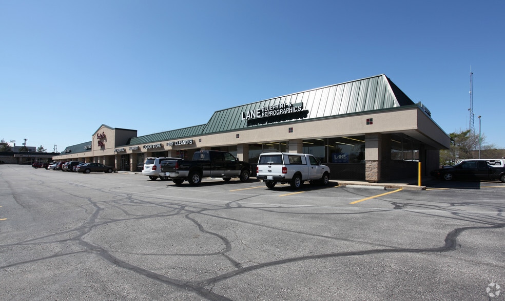 8700-8726 Santa Fe Dr, Overland Park, KS to rent - Building Photo - Image 2 of 4