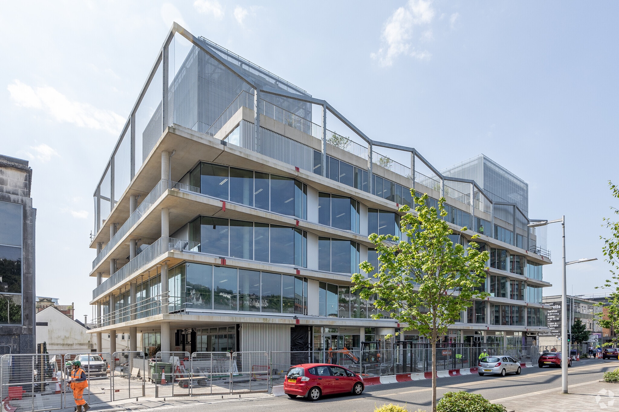 71-72 The Kingsway, Swansea to rent Primary Photo- Image 1 of 12