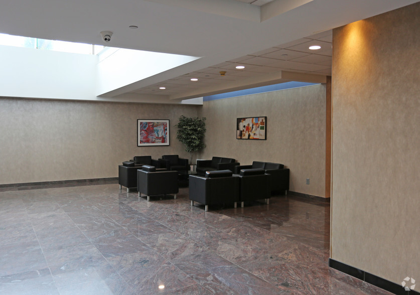 88 Froehlich Farm Blvd, Woodbury, NY for rent - Lobby - Image 3 of 4