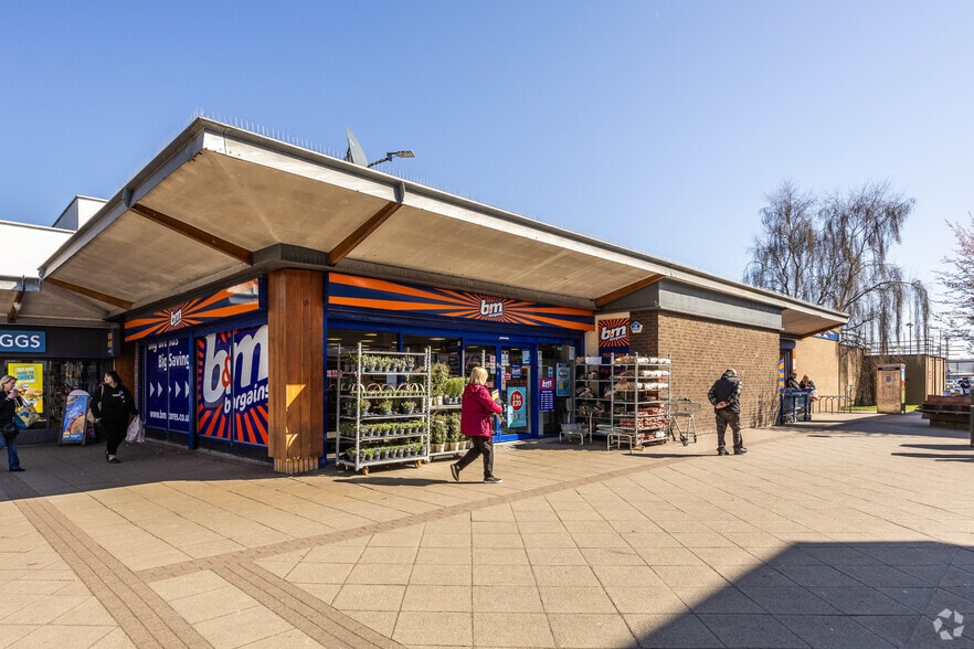 The Precinct, Blaydon On Tyne to rent - Primary Photo - Image 1 of 6