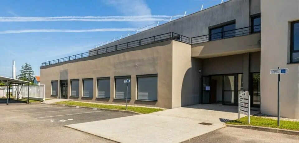 151 B Route De Grenoble, Saint-Priest to rent Primary Photo- Image 1 of 9