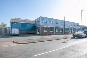 Dawley Brook Rd, Kingswinford for rent Primary Photo- Image 1 of 8