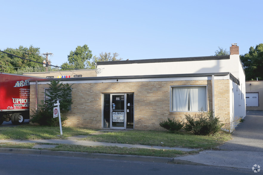 459 E 1st Ave, Roselle, NJ for rent - Primary Photo - Image 1 of 5