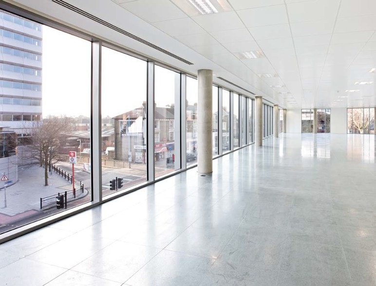 578-586 Chiswick High Rd, London to rent - Building Photo - Image 2 of 7